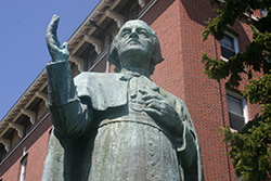 Photo of a statue. 